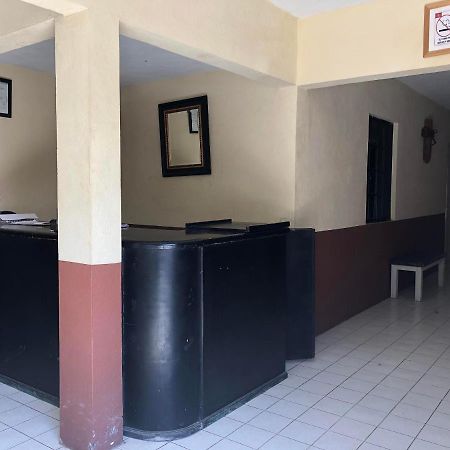 Oyo Hotel Cuatro Reales Галеана Экстерьер фото