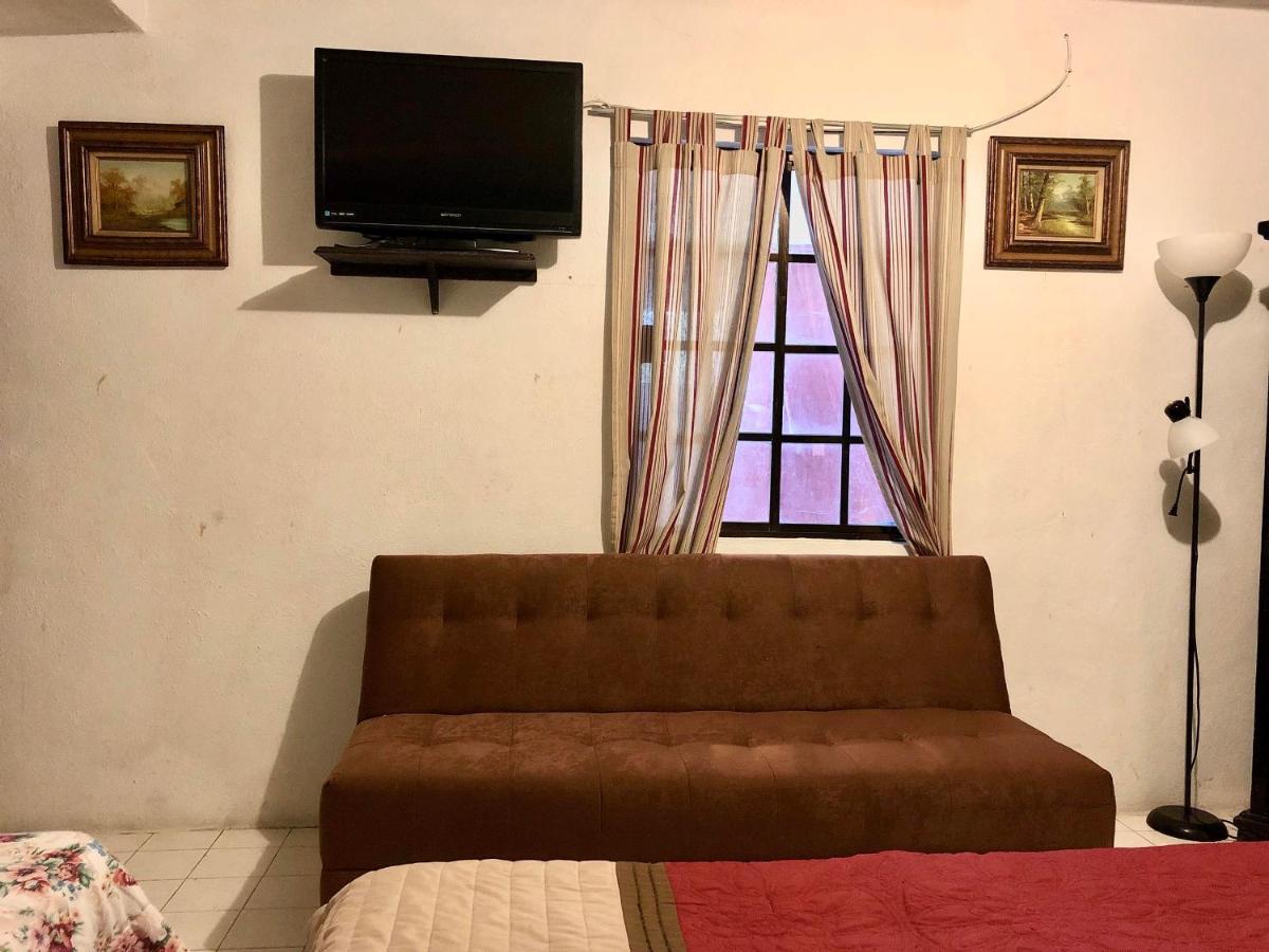 Oyo Hotel Cuatro Reales Галеана Экстерьер фото