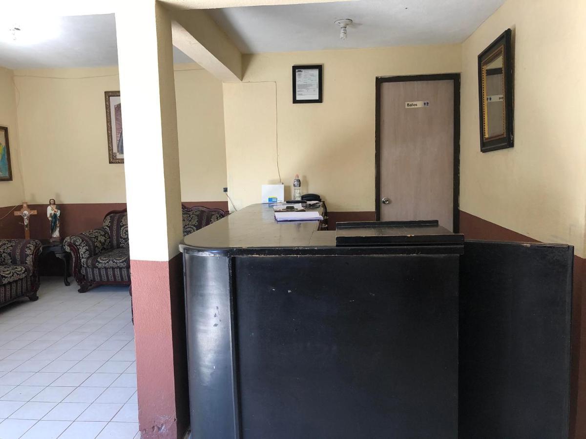 Oyo Hotel Cuatro Reales Галеана Экстерьер фото