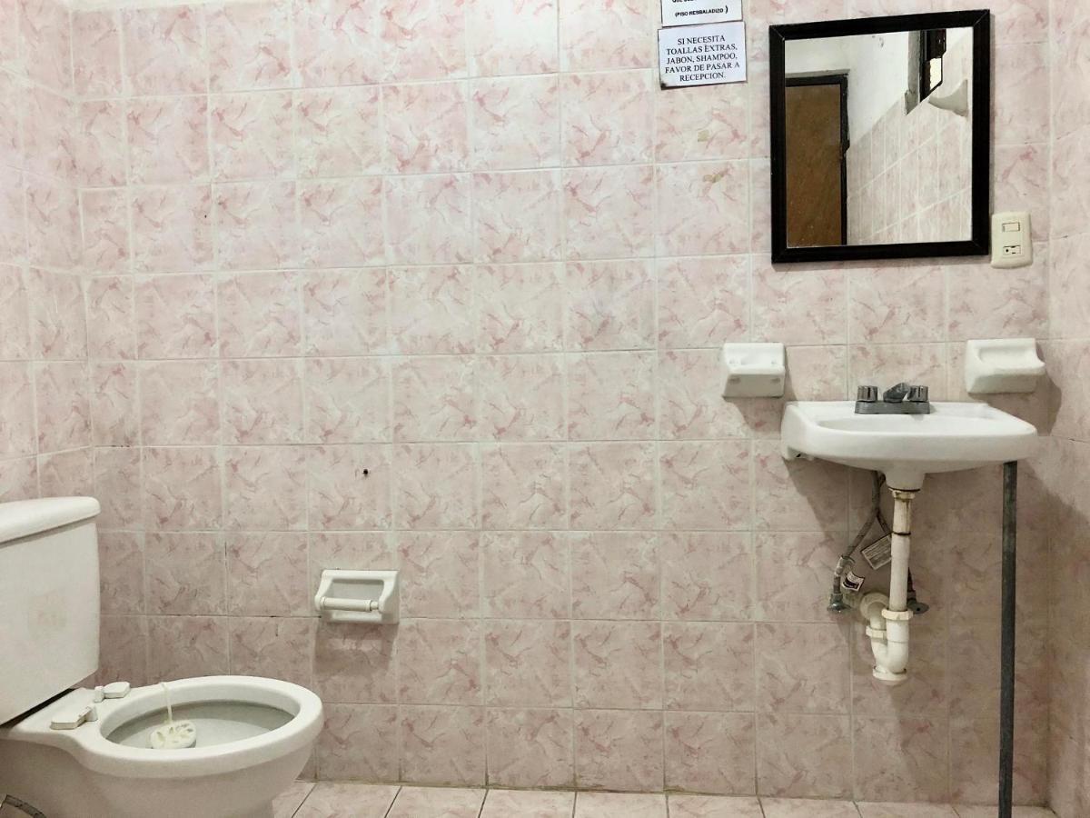 Oyo Hotel Cuatro Reales Галеана Экстерьер фото