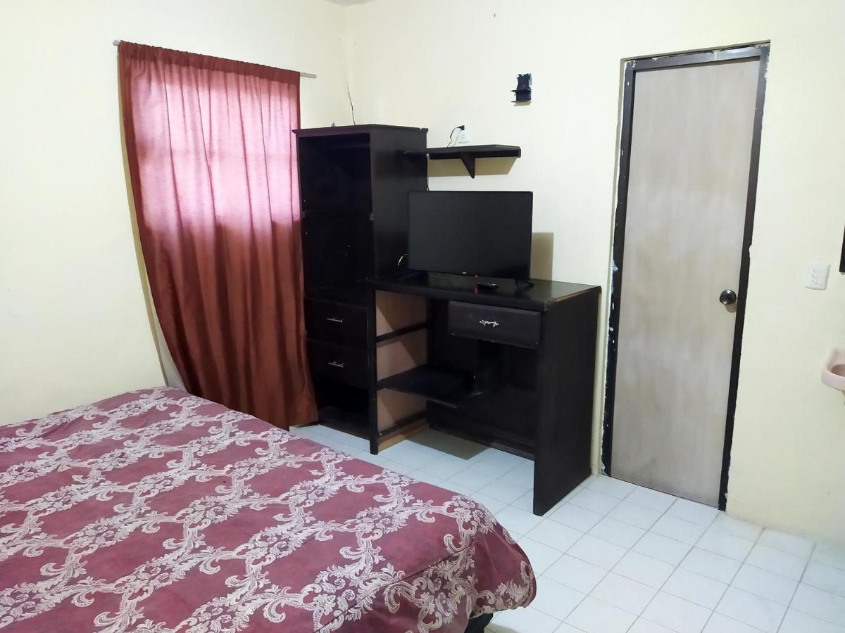 Oyo Hotel Cuatro Reales Галеана Экстерьер фото