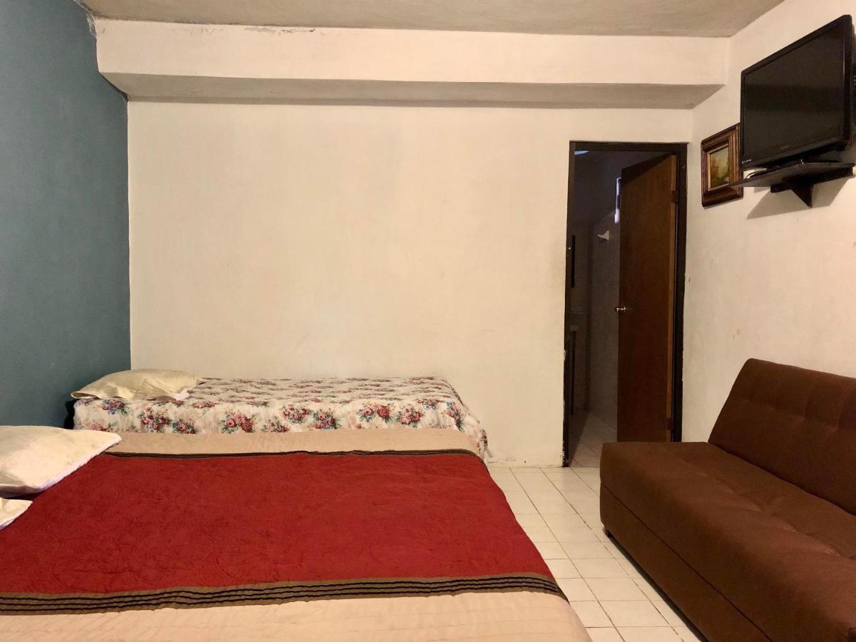 Oyo Hotel Cuatro Reales Галеана Экстерьер фото